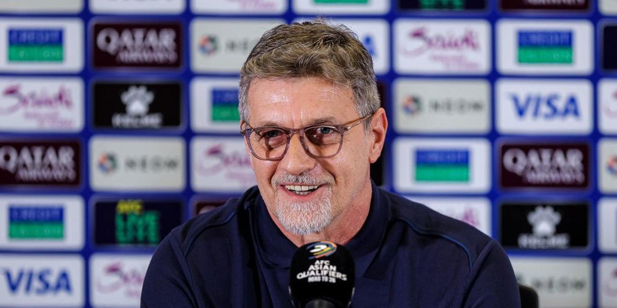 Cerita Pelatih Bahrain: Sebelum Laga Nyinyirin Timnas Indonesia, Usai Laga Nggak Terima Dicemooh Suporter