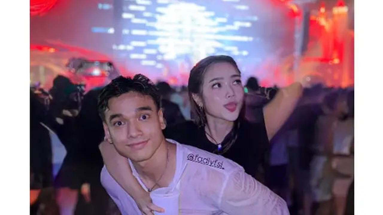 6 Potret Seru Fuji dan Rachel Vennya saat Festival Songkran 2025 di Thailand, Basah Kuyup