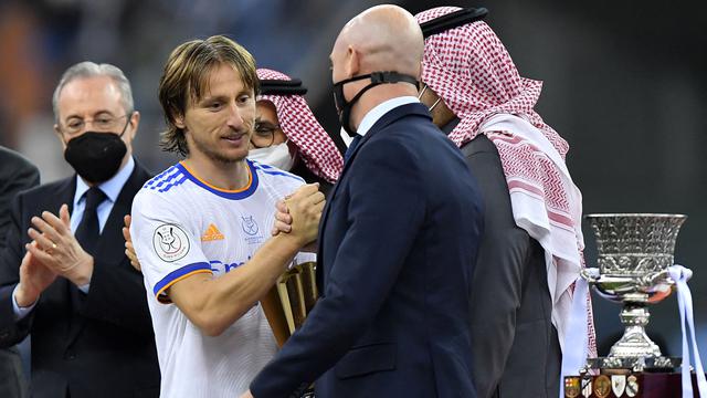 Foto: Keseruan Pemain Real Madrid Usai Raih Trofi Ke-12 di Piala Super Spanyol