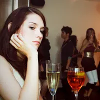 Kebanyakan anak-anak yang berpesta adalah anak yang mudah bergaul. Tapi apa jadinya kalau anak yang cenderung tertutup juga ikutan pesta?