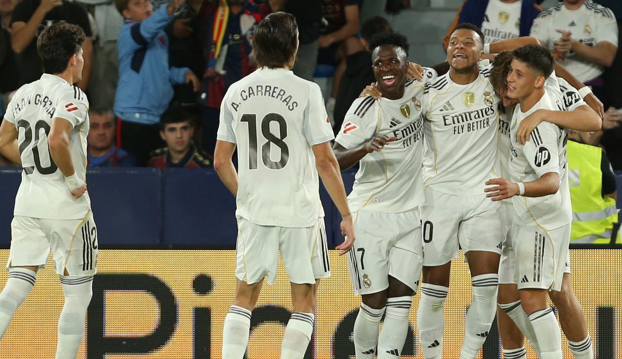 Kemenangan tersebut turut membawa skuad asuhan Xabi Alonso memuncaki klasemen dengan menyabet seluruh kemenangan di semua laga Liga Spanyol 2025/2026. (AP Photo/Alberto Saiz)