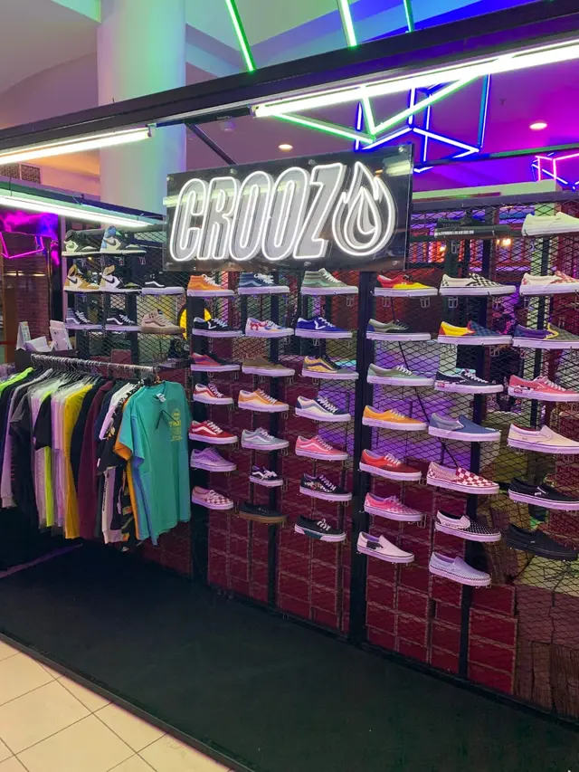 Koleksi sepatu sneakers