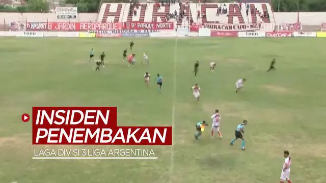 Berita video insiden penembakan terjadi saat laga sepak bola di Divisi 3 Liga Argentina yang digelar Minggu (31/10/2021).