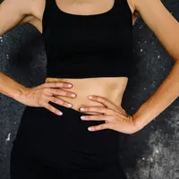 Power pose dapat dilakukan dengan cara yang sederhana dengan hanya memerlukan waktu selama dua menit sebelum bekerja. (Foto/dok: Pexels/AnnaTarazevich)
