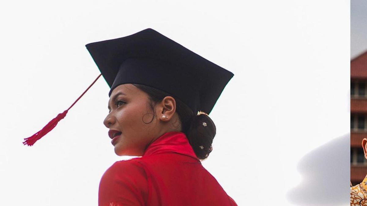 5 Ide Gaya Rambut Wanita yang Cocok untuk Wisuda, Tampil Cantik di Momen Bahagia