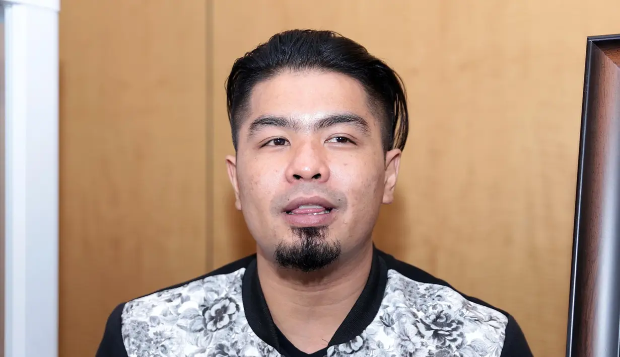 "Gue waktu itu di sana cuma nyanyi kolaborasi untuk di elektronik doang, karena memang berkenaan dengan lagu yang bakal gue keluarkan. Cuma kalau ke depannya gimana lets see lah, gue nggak tahu juga," pungkas Bams. (Deki Prayoga/Bintang.com)