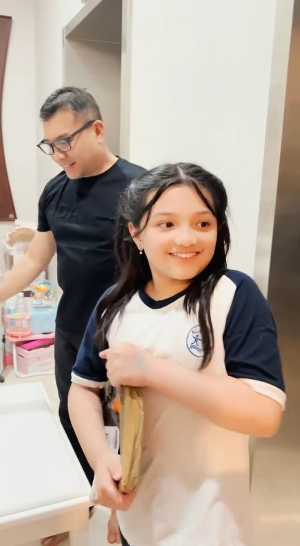 7 Potret Arsy Hermansyah Dapat Hadiah Piano Baru dari Anang dan Ashanty, Senangnya Luar Biasa