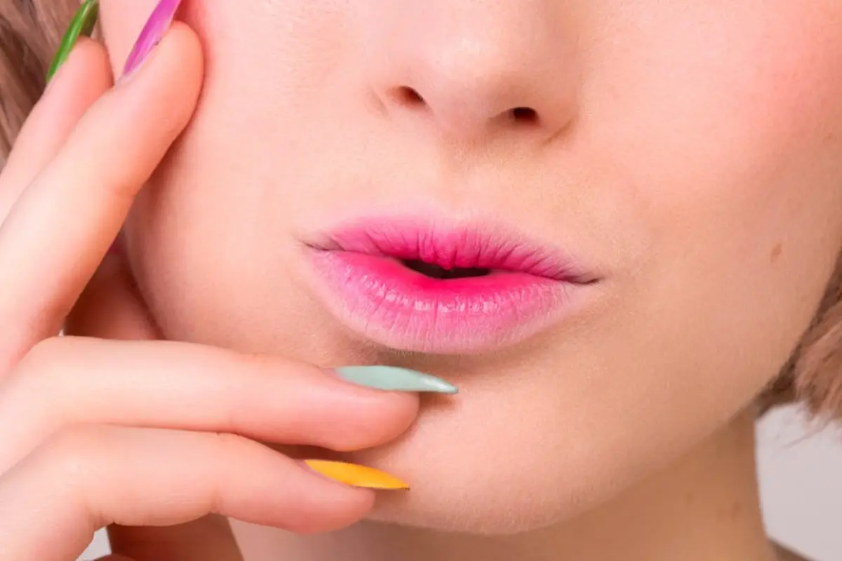 Bibir Akan Terlihat Gemas dengan Sentuhan Lipstik Ombre