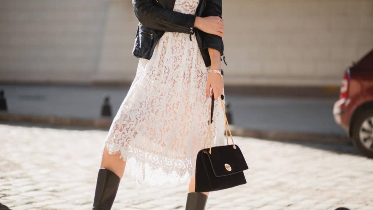 Nggak Cuma Cantik, Ini Clutch Kondangan yang Bikin Outfit Makin Mewah