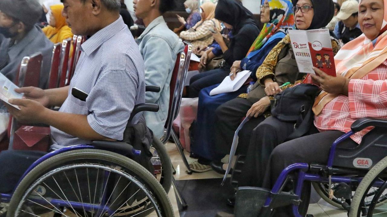 Kegiatan ini merupakan tindak lanjut dari program yang telah dilaksanakan di tahun 2014 dengan melakukan pelatihan dan pembuatan buku panduan untuk financial literacy bagi penyandang disabilitas.