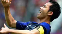 Selebrasi kapten Jepang Maya Yoshida usai mencetak gol kedua timnya ke gawang Mesir di perempat final Olimpiade 2012 di Old Trafford, Manchester, 4 Agustus 2012. Jepang unggul 3-0. AFP PHOTO / ANDREW YATES