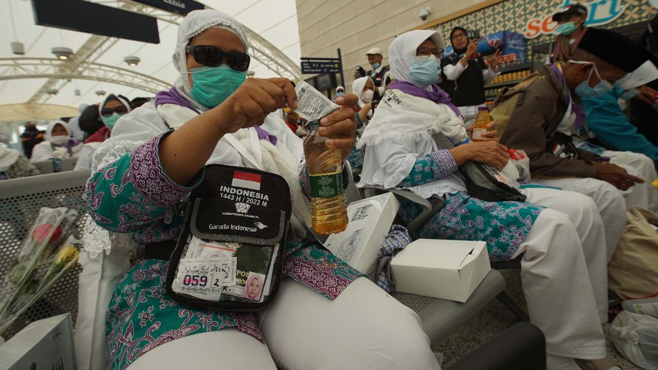Jemaah haji kloter 1 embarkasi Solo mendarat perdana di Madinah, Sabtu (4/6/2022) sekitar pukul 09.58 waktu Arab Saudi (WAS). (Foto: Humas Kementerian Agama)