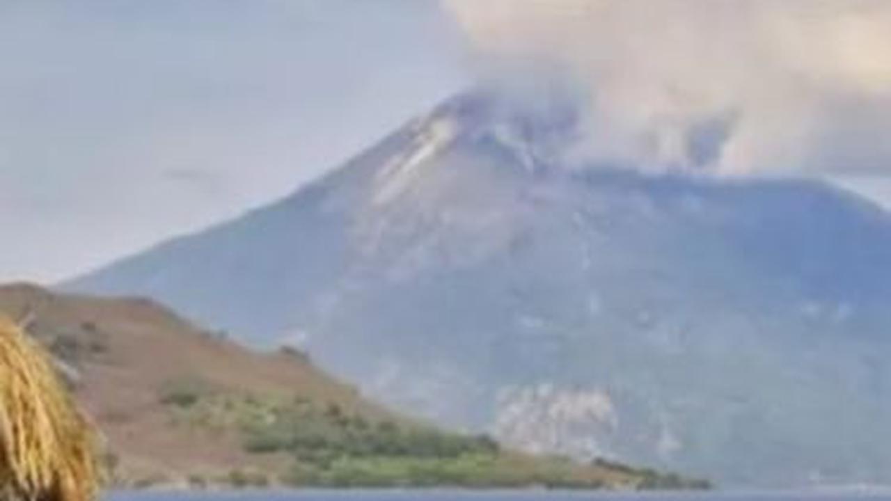 Alami Erupsi, Ini 5 Fakta Gunung Ili Lewotolok yang Kawahnya Berbentuk Bulan Sabit