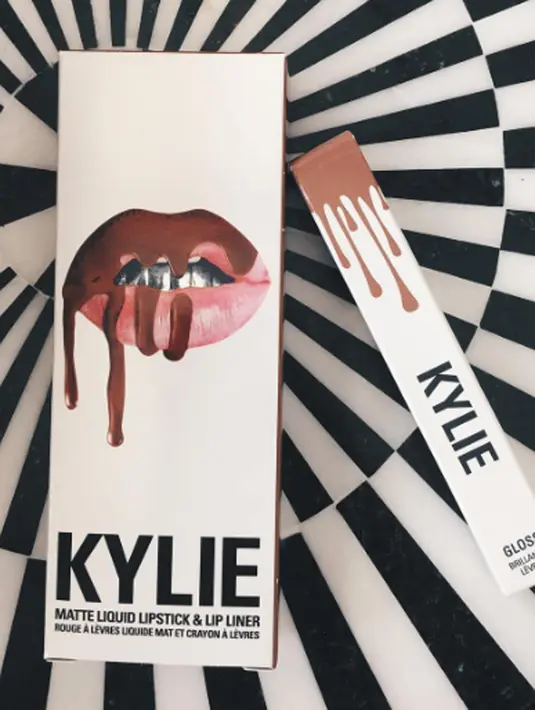 Usaha Lipstick 'Kylie Lip Kit' nya pun selalu terjual habis dan laris manis meskipun baru hitungan jam di pasarkan. (instagram/Bintang.com)
