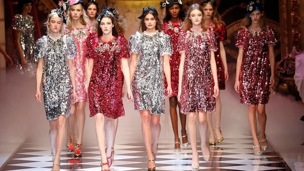Inspirasi Busana Sequin untuk Pesta Akhir Tahun