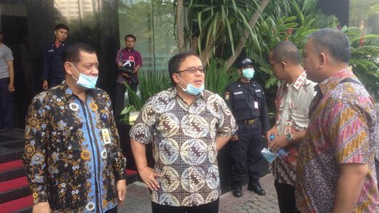 Menkeu Bambang tinjau kebakaran di Kantor Dirjen Pajak