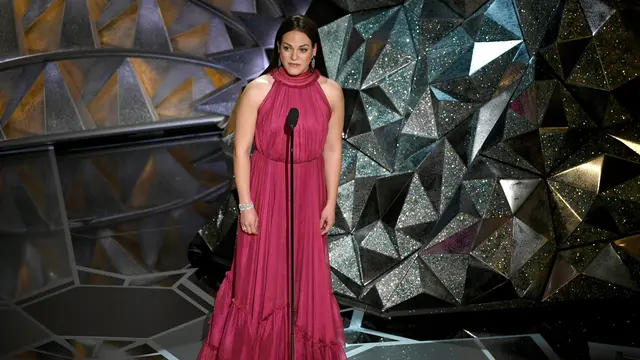 Daniela Vega berbicara di atas panggung saat menghadiri Academy Awards ke-90 di Hollywood, California