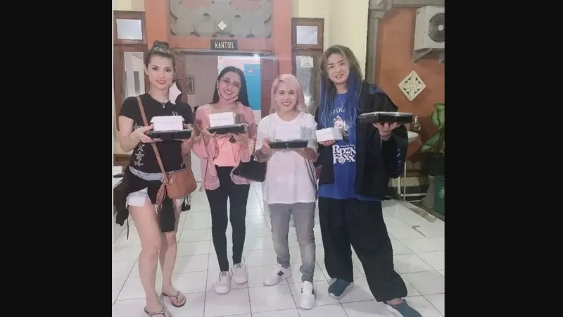 Miyabi atau pemilik nama asli Maria Ozawa tiba di Indonesia, tepatnya di Pulau Dewata Bali saat bulan Ramadhan.