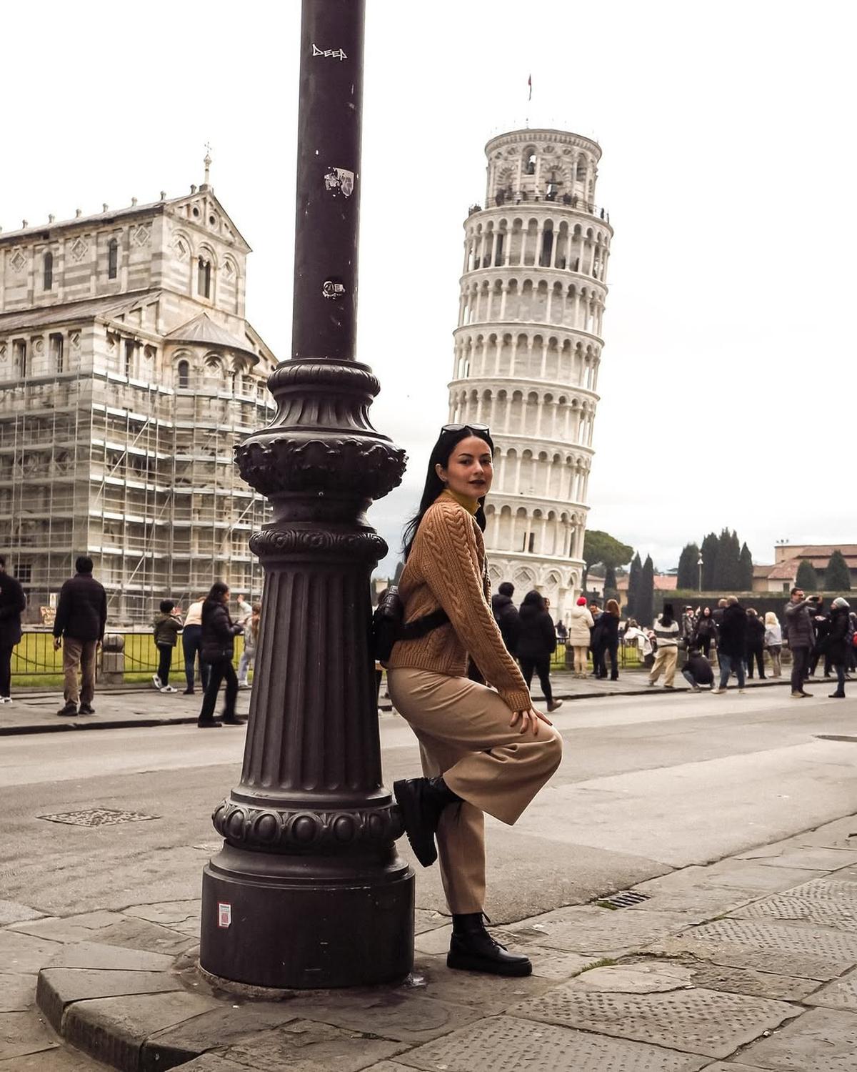 Potret Cantik Clara Bernadeth Liburan ke Italia, Oufitnya Simple tapi Elegan