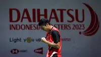 Pebulutangkis tunggal putra Indonesia, Shesar Hiren Rhustavito bertanding melawan pebulu tangkis tunggal putra India, Kidambi Srikanth saat laga 32 besar Indonesia Masters 2023 di Istora Senayan, Jakarta, Rabu (25/01/2023). Shesar Hiren Rhustavito menang dua game langsung 21-10, 24-22. (Bola.com/Bagaskara Lazuardi)