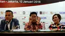 Ketua OC Piala Presiden 2018 Berlinton Siahaan, SC Piala Presiden Misbakun, dan Direktur Program SCM Harsiwi Achmad saat konferensi pers, Jakarta, Jumat (12/1). Laga final Piala Presiden dijadwalkan pada 17 Februari 2018. (Liputan6.com/JohanTallo)