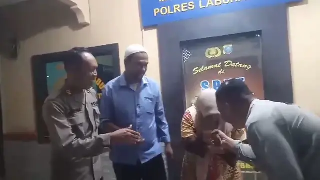 Ngidam Ingin naik Mobil Polisi