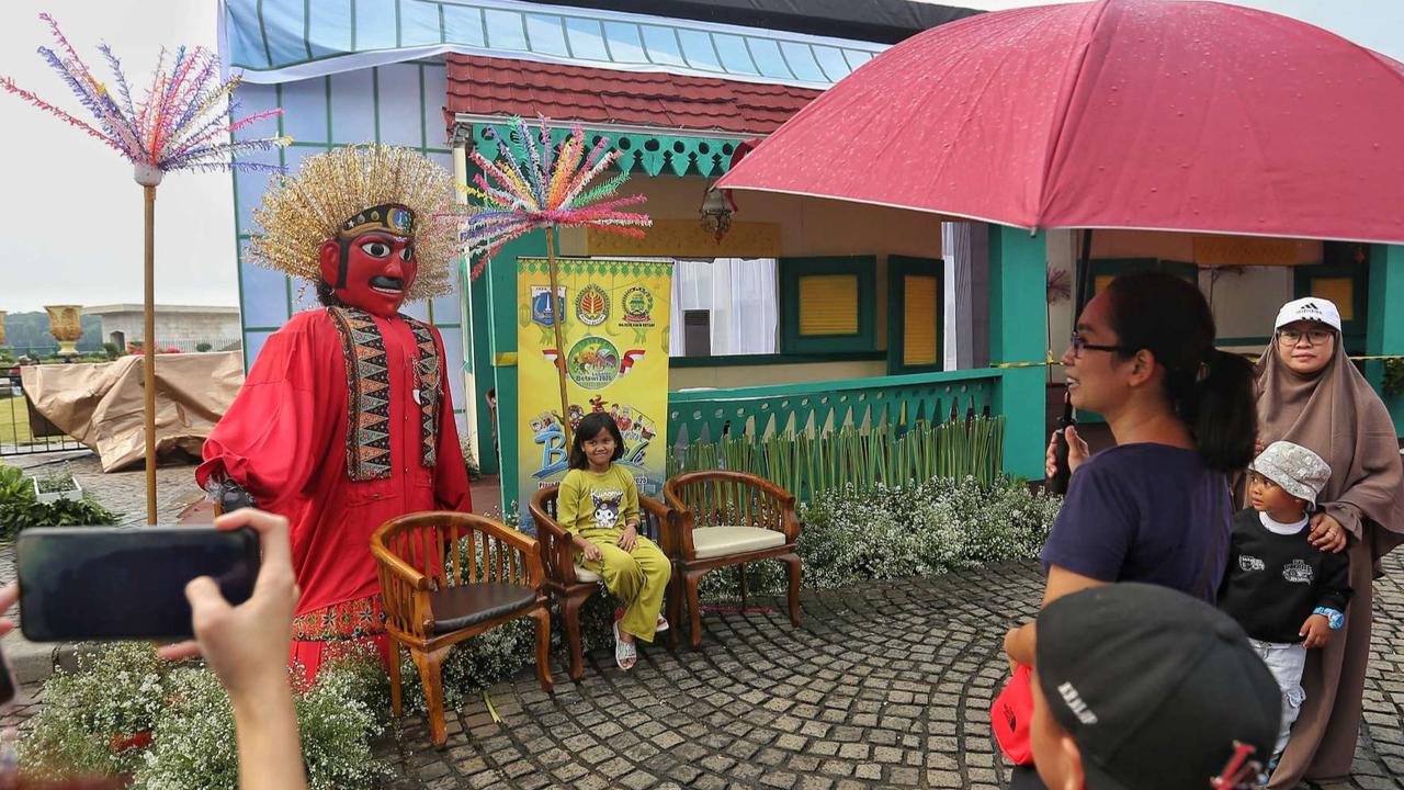 FOTO: Ribuan Warga Ramaikan Lebaran Betawi 2025