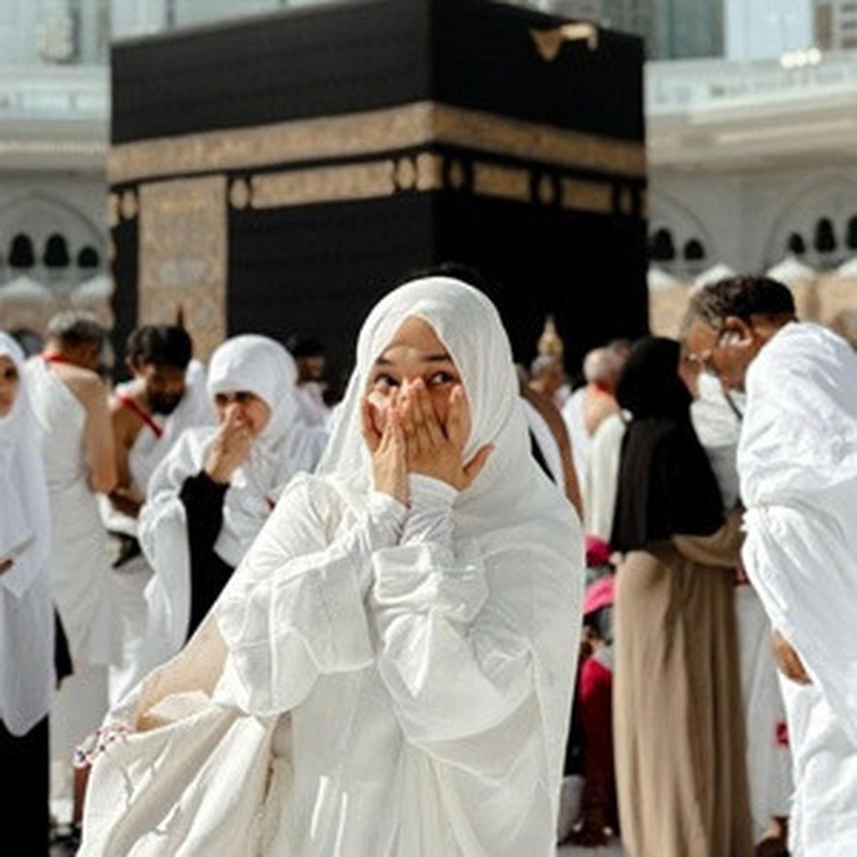 Fatin Shidqia Jalani Umroh di Bulan Ramadhan, Ungkap Rasa Syukur di Tanah Suci