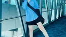 Ayu Ting-Ting tampil bak artis Korea saat liburan. Ia mengenakan kemeja oversized biru dan celana pendek hitam. Beannie hat dan sneaker bikin Ayu Ting-Ting terlihat swag [@ayutingting92]