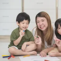 Mendampingi anak belajar di rumah./Copyright shutterstock.com/g/ANURAK+PONGPATIMET