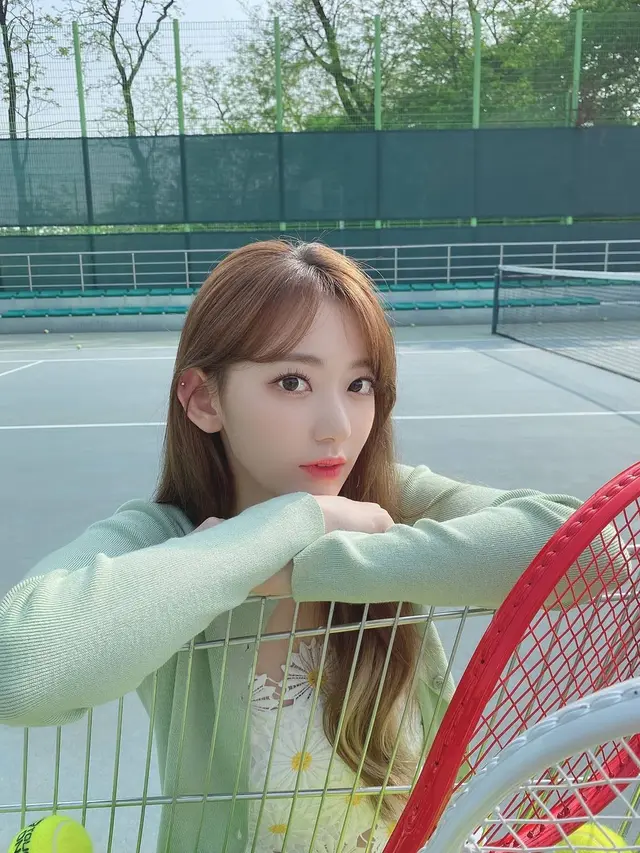 Miyawaki Sakura. (Instagram/ official_izone)