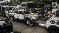 Suasana pascapenyerangan di Polsek Ciracas, Jakarta, Sabtu (29/8/2020). Polsek Ciracas  diserang oleh sejumlah orang tak dikenal pada Sabtu (29/8) dini hari. (Liputan6.com/Faizal Fanani)