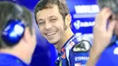 Pebalap MotoGP  asal Italia, Valentino Rossi berada pada urutan teratas pebalap MotoGP yang menjadi trending topik dengan perolehan 62% total mention. (EPA/Manuel Bruque)