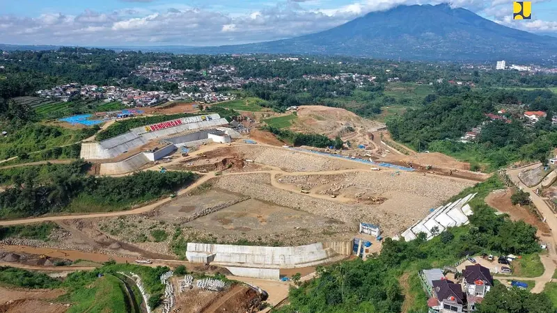 Kementerian PUPR telah merampungkan konstruksi Bendungan Ciawi di Kabupaten Bogor, Jawa Barat. Bendungan kering (dry dam) ini jadi bagian dari rencana induk sistem pengendalian banjir. (Dok Kementerian PUPR)
