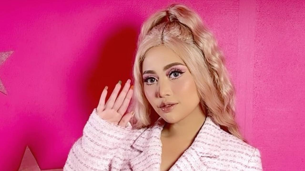 5 Tampilan Menawan Rachel Vennya dalam Balutan Kebaya Hitam Transparan di Gala Premiere Film Hutang Nyawa