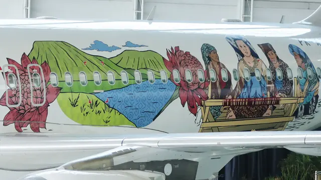 Keren, Desain Terbaru Pesawat AirAsia Bercorak Penenun Kain Ulos dan Danau Toba
