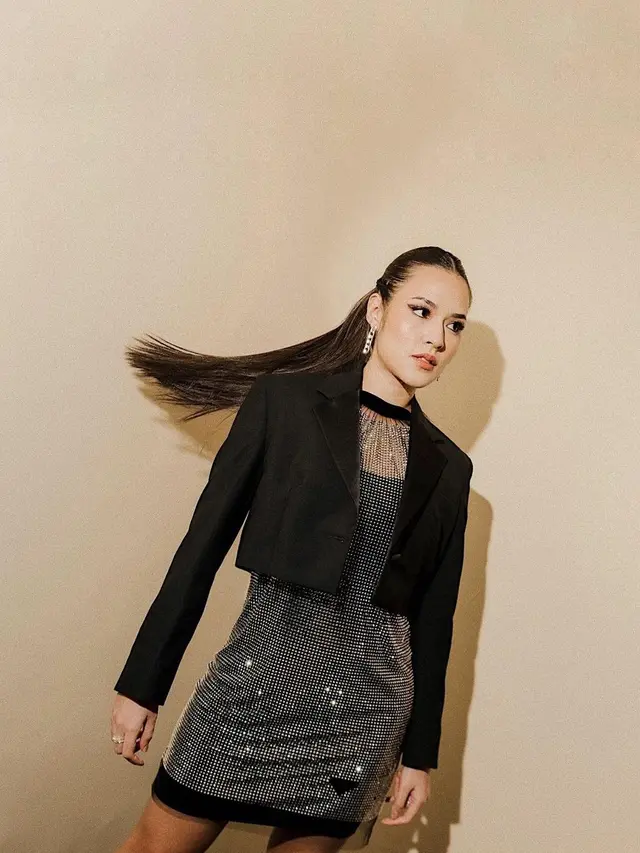 Sandrinna Michelle hingga Raisa Andriana, 10 Gaya Artis Pakai Dress Hitam yang Bisa Jadi Inspirasi