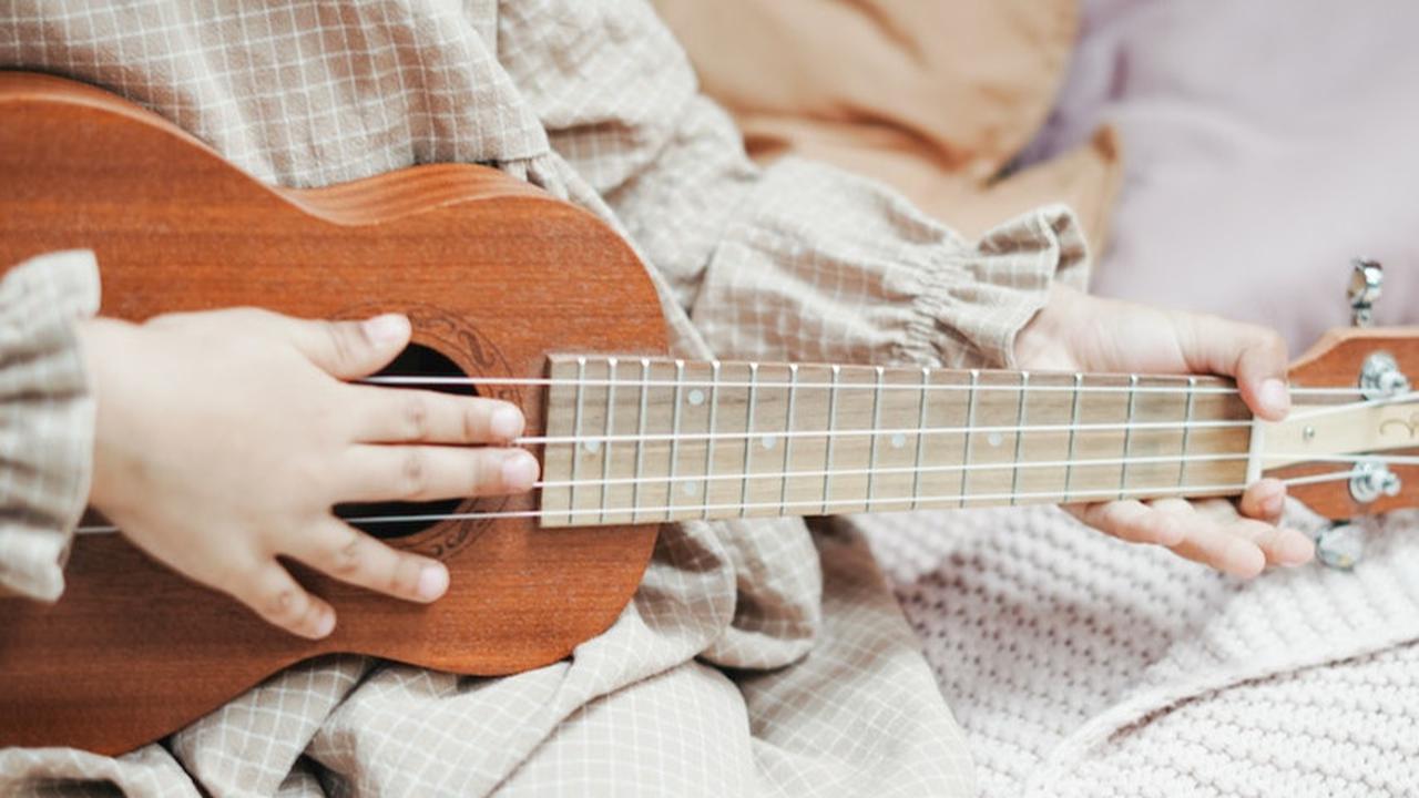 Ilustrasi Anak Bermain Musik