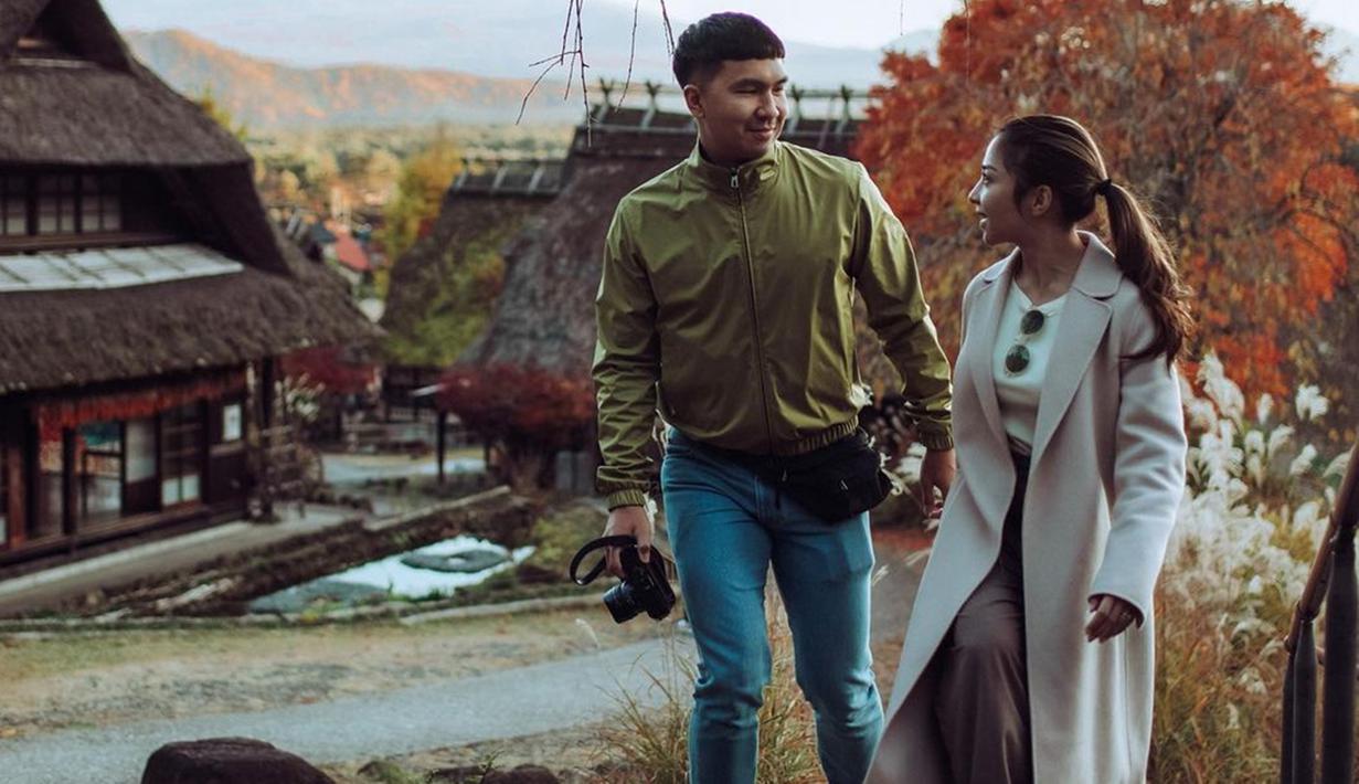 Nikita Willy menjadi salah satu selebriti yang gaya berpakaiannya sering jadi sorotan. Bukan tanpa alasan, hal itu terjadi karena pemin sinetron Cinta Nikita ini selalu tampil kece di berbagai kesempatan. Termasuk saat liburan ke Jepang.(Liputan6.com/IG/@nikitawillyofficial94)