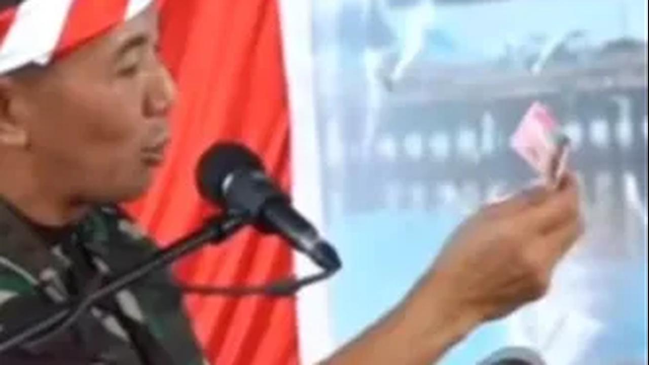 Dibelikan Dompet dan Dikasih Sepeda