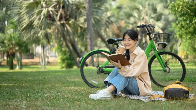 wanita november aktivis