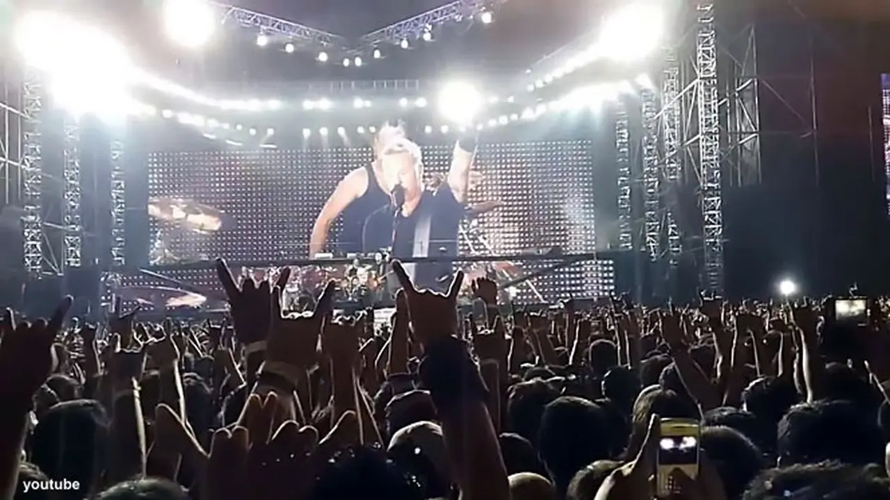 konser-metalica-130826c.jpg
