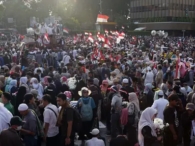 Peserta aksi massa Gerakan Nasional Kedaulatan Rakyat saat melakukan unjuk rasa di depan Gedung Bawaslu, Jakarta, Selasa (21/5/2019). Mereka menolak hasil Pemilu 2019 yang dinilai banyak terdaopat kecurangan. (Liputan6.com/Helmi Fithriansyah)