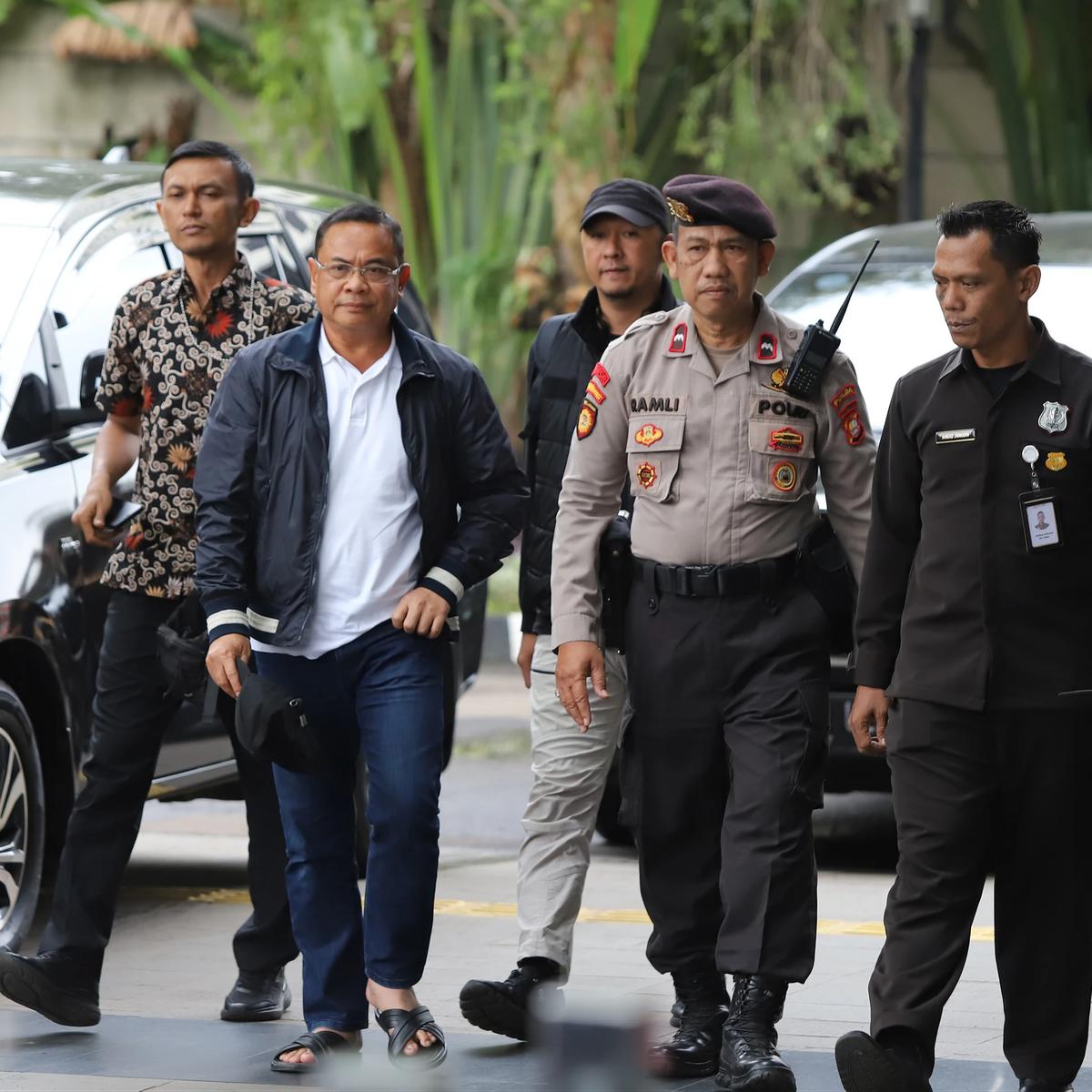 FOTO: Bupati Pati Sudewo Tiba di Gedung KPK Usai Terjaring OTT