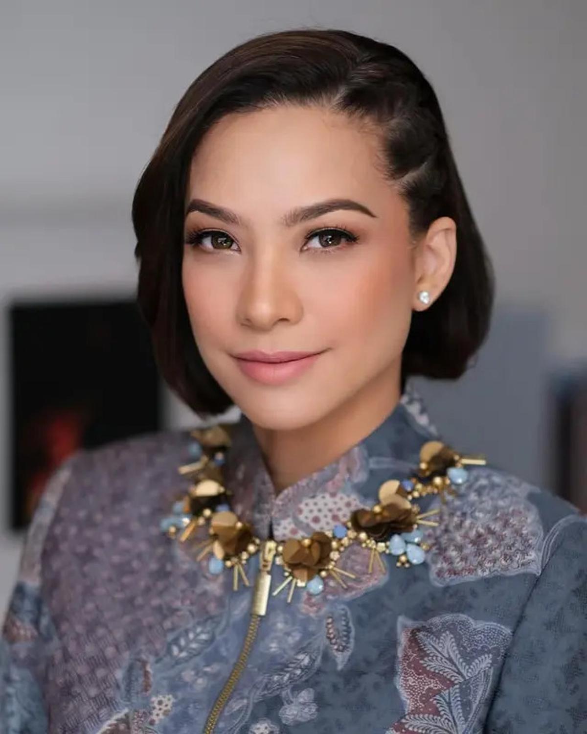 7 Inspirasi Batik Klasik ala Artis yang Kini Jadi Ibu Pejabat, Tampil Stylish dan Profesional