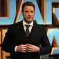 Bukannya sombong, namun Chris Pratt pun ingin menikmati waktunya seperti orang normal lainnya. Karena itu ia tak ingin melakukan selfie dengan fans. (DANIEL LEAL-OLIVAS / AFP)