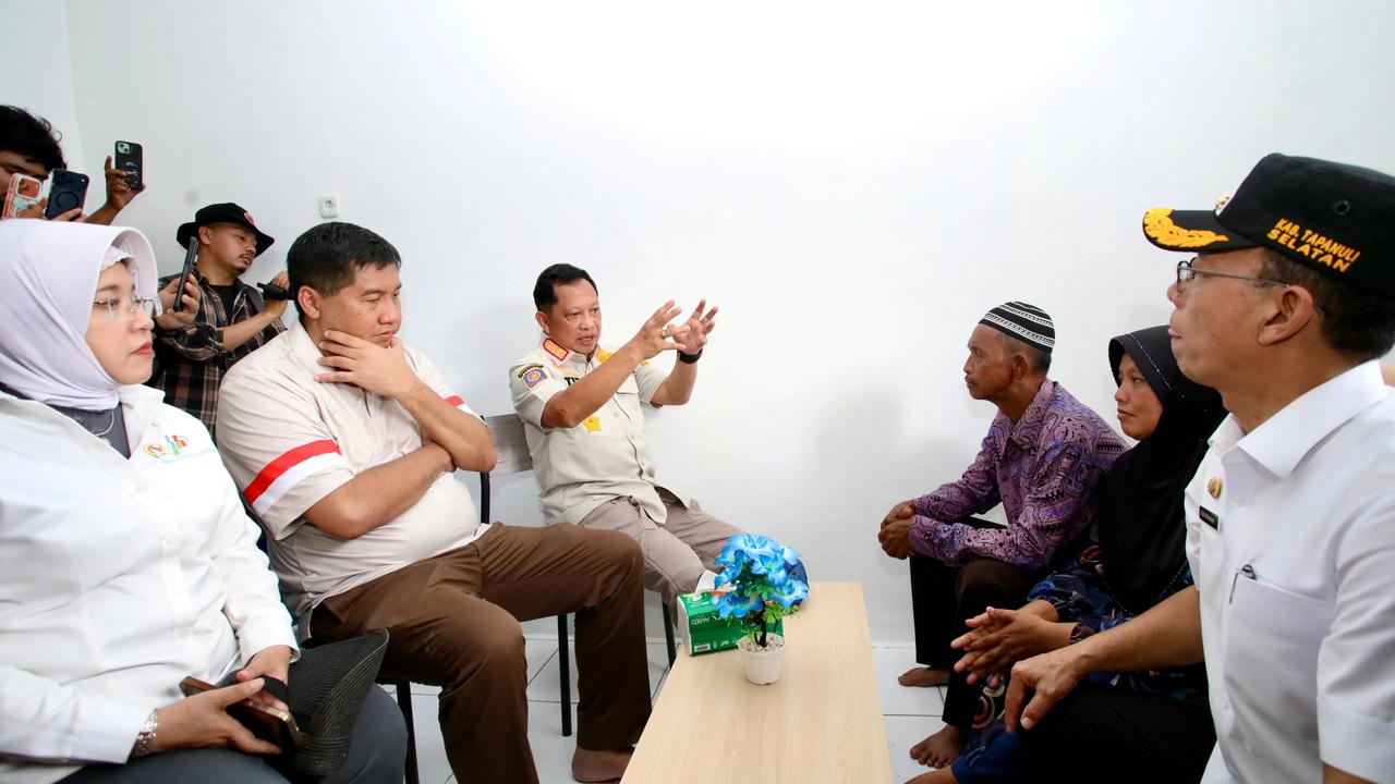 Kasatgas Tito Serahkan 120 Unit Huntap bagi Penyintas Bencana di Tapsel