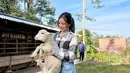 Wonosobo, Jawa Tengah, memang menjadi salah satu tempat untuk menikmati liburan di alam. Di sini bisa menikmati indahnya pegunungan dan danau yang indah. Bahkan ada pula peternakan domba yang lucu sehingga bikin gemas. (Liputan6.com/IG/@danniasalsabilla)