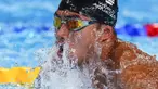 Perenang Indonesia, Muhammad Dwiky Raharjo berkompetisi dalam cabang olahraga renang 50 meter nomor gaya dada putra pada Kejuaraan Akuatik Dunia di Doha, Qatar, 13 Februari 2024. (AP Photo/Hassan Ammar)
