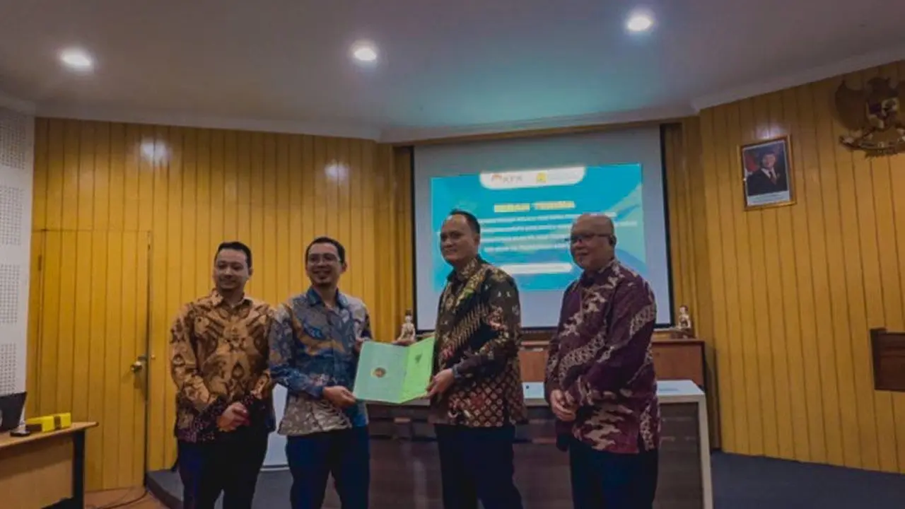 Komisi Pemberantasan Korupsi (KPK) menyerahkan aset rampasan negara senilai Rp 3,88 miliar kepada Kementerian Pekerjaan Umum (PU) di Balai Teknik Sabo PUPR, Sleman, Yogyakarta, Kamis (9/4) (Istimewa)